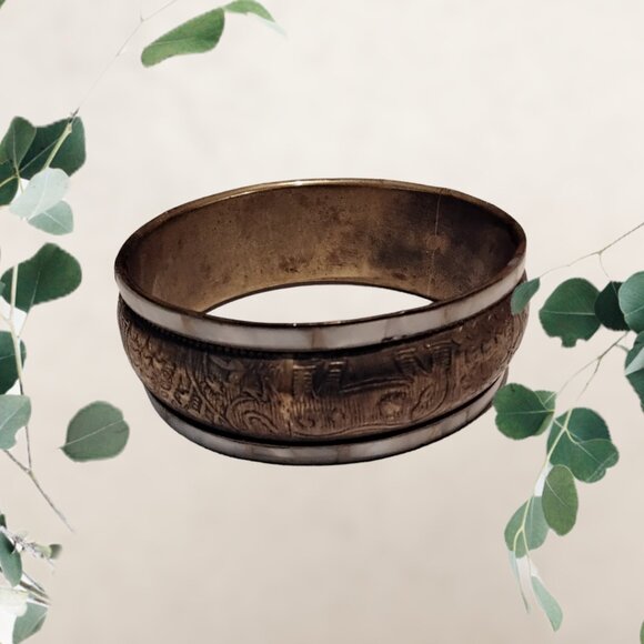Bangle Bracelet - Brass & Mother of Pearl Inlay with Etched Elephants Trunk Up - Picture 3 of 9